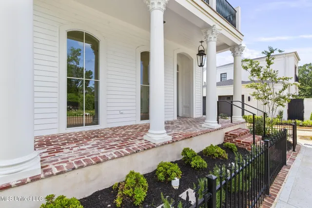 $999,990 | 105 Prytania Street, Madison, MS 39110