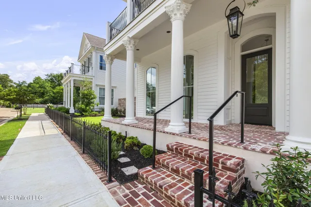 $999,990 | 105 Prytania Street, Madison, MS 39110