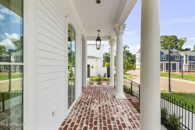 $999,990 | 105 Prytania Street, Madison, MS 39110