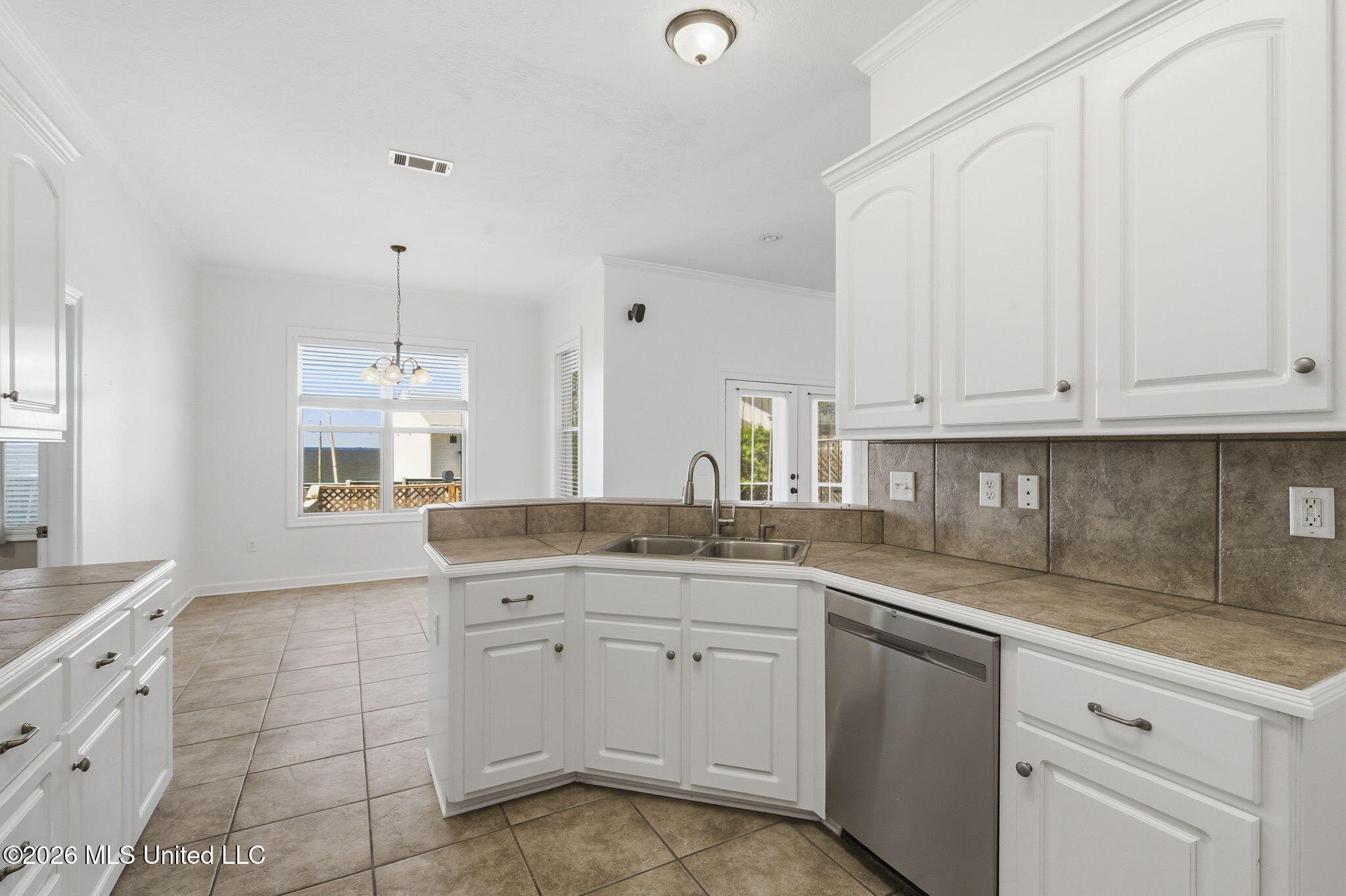 1408 Windrose Drive Brandon, MS 39047 - Photo 20 of 75 21-web-or-mls-1408 Windrose-21