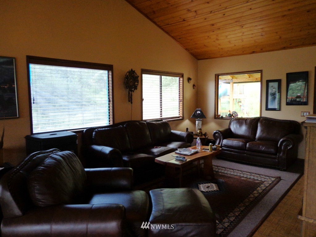 9 Antler Road Republic, WA 99166 - Photo 2 of 22
