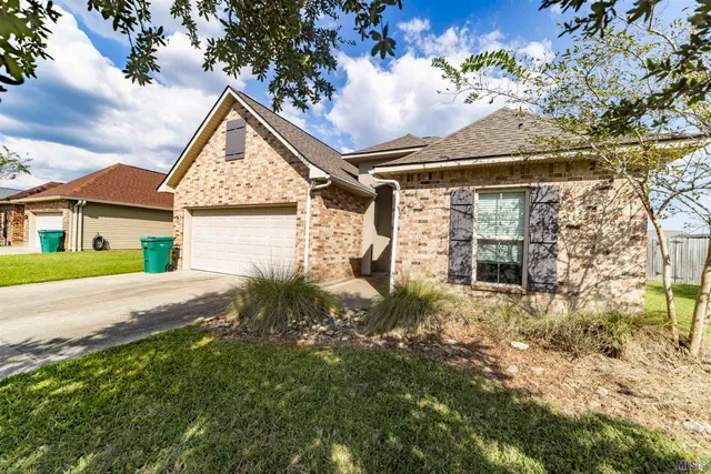 $1,600 | 28304 Lake Salvador Drive, Livingston, LA 70754