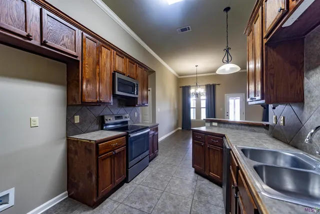 $1,600 | 28304 Lake Salvador Drive, Livingston, LA 70754