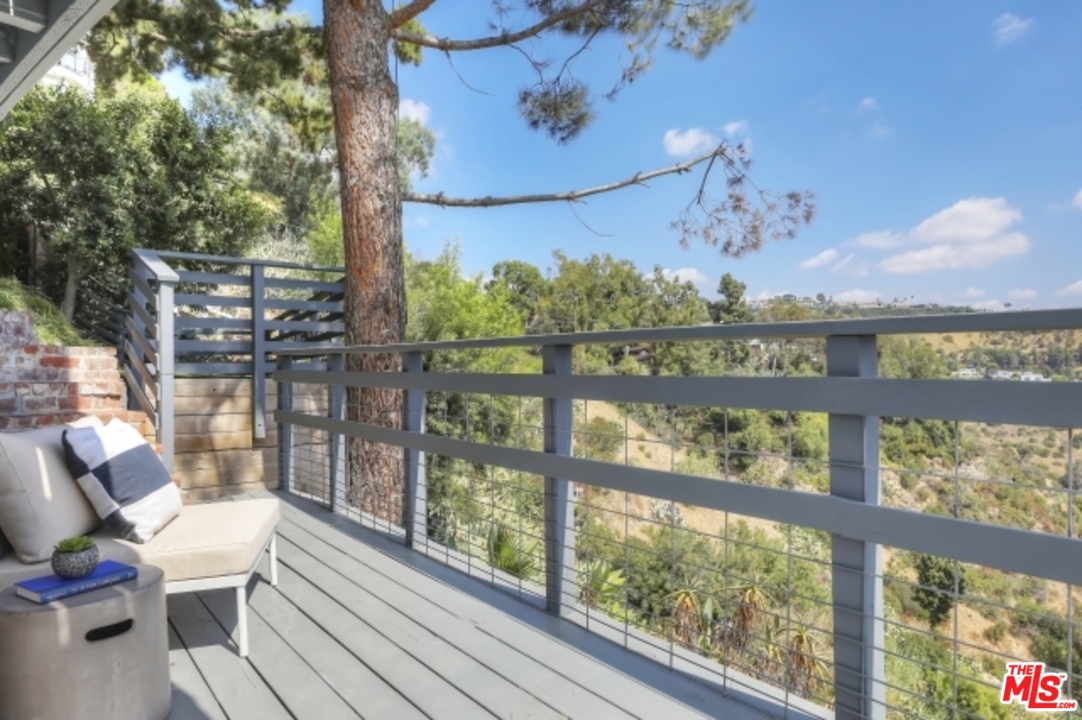 8400 Utica Drive Los Angeles, CA 90046 - Photo 27 of 32 a view of a balcony with chairs