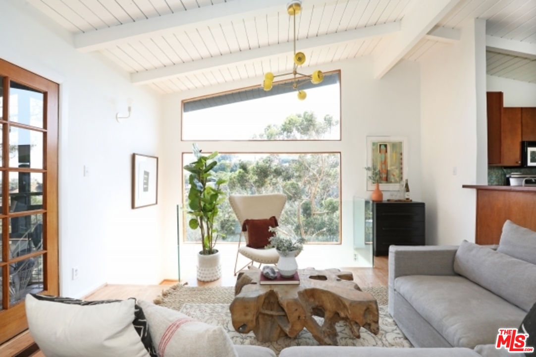 8400 Utica Drive Los Angeles, CA 90046 - Photo 3 of 32 a living room with furniture and a large window