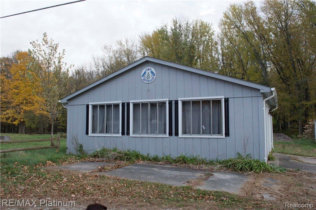 2885 West Marr Road Howell, MI 48855 - Photo 5 of 29 GARAGE