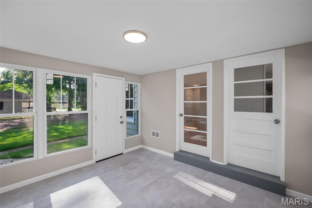 907 Edgar Road St. Louis, MO 63119 - Photo 6 of 34