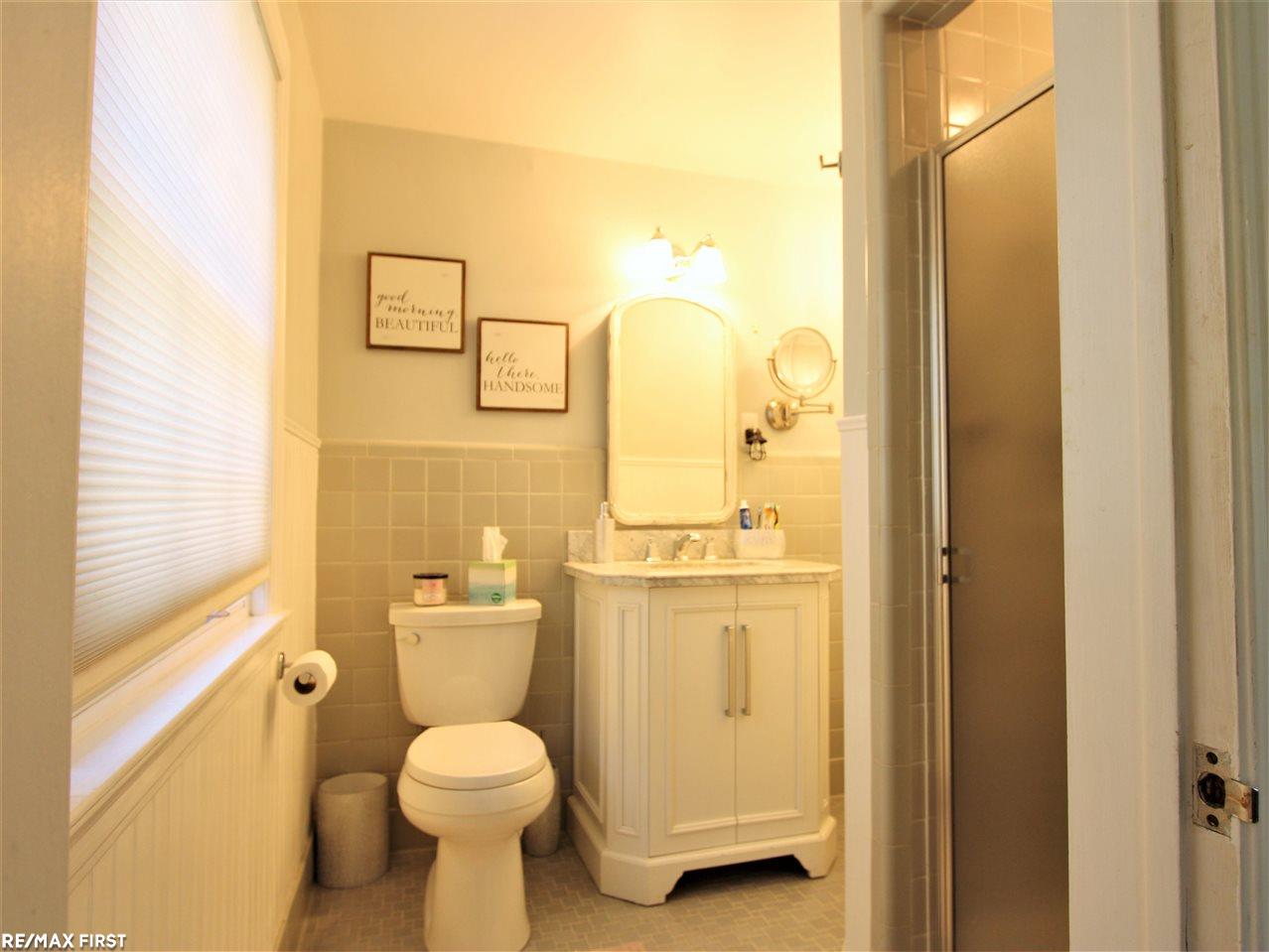 1661 Newcastle Road Grosse Pointe Woods, MI 48236 - Photo 20 of 35