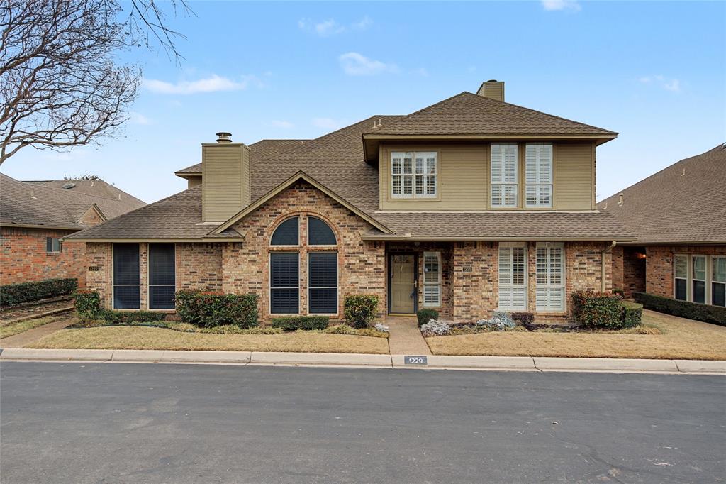 1227 Wooded Trail Hurst, TX 76053 - Photo 2 of 33