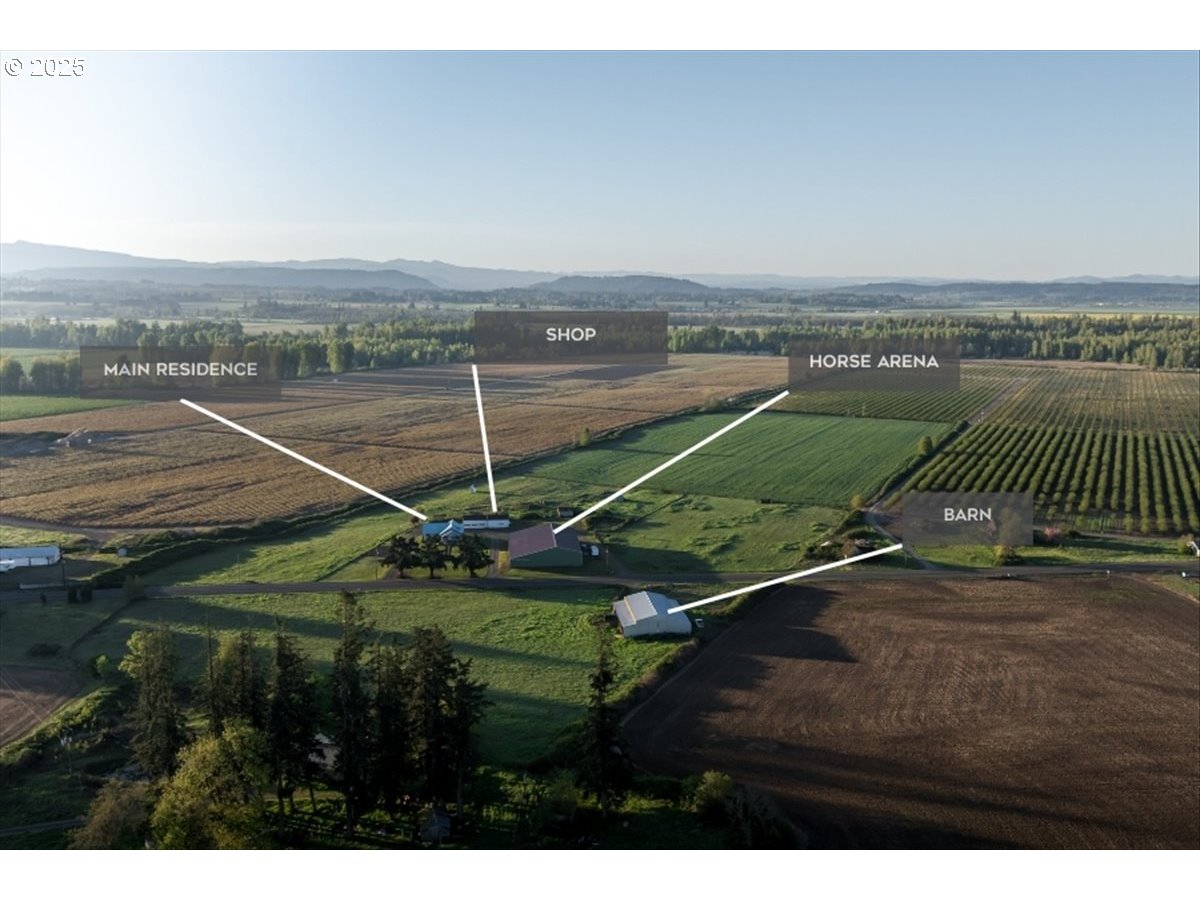 8668 Stayton Road Southeast Turner, OR 97392 - Photo 2 of 42 a view of a terrace