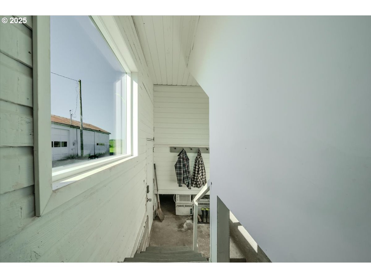 8668 Stayton Road Southeast Turner, OR 97392 - Photo 24 of 42 a view of an entryway with staircase
