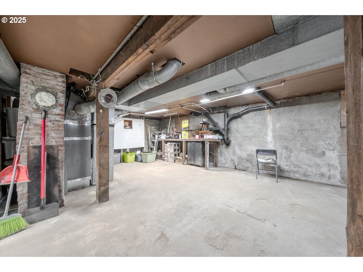 8668 Stayton Road Southeast Turner, OR 97392 - Photo 28 of 42 a view of a storage room