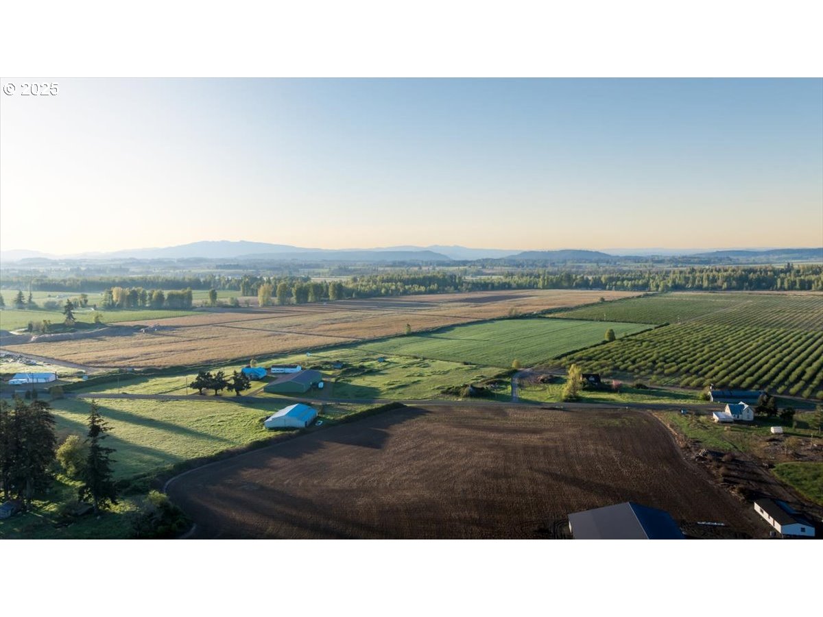 8668 Stayton Road Southeast Turner, OR 97392 - Photo 38 of 42 a view of lake with mountain