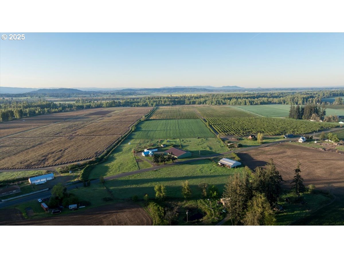 8668 Stayton Road Southeast Turner, OR 97392 - Photo 40 of 42 a view of a city