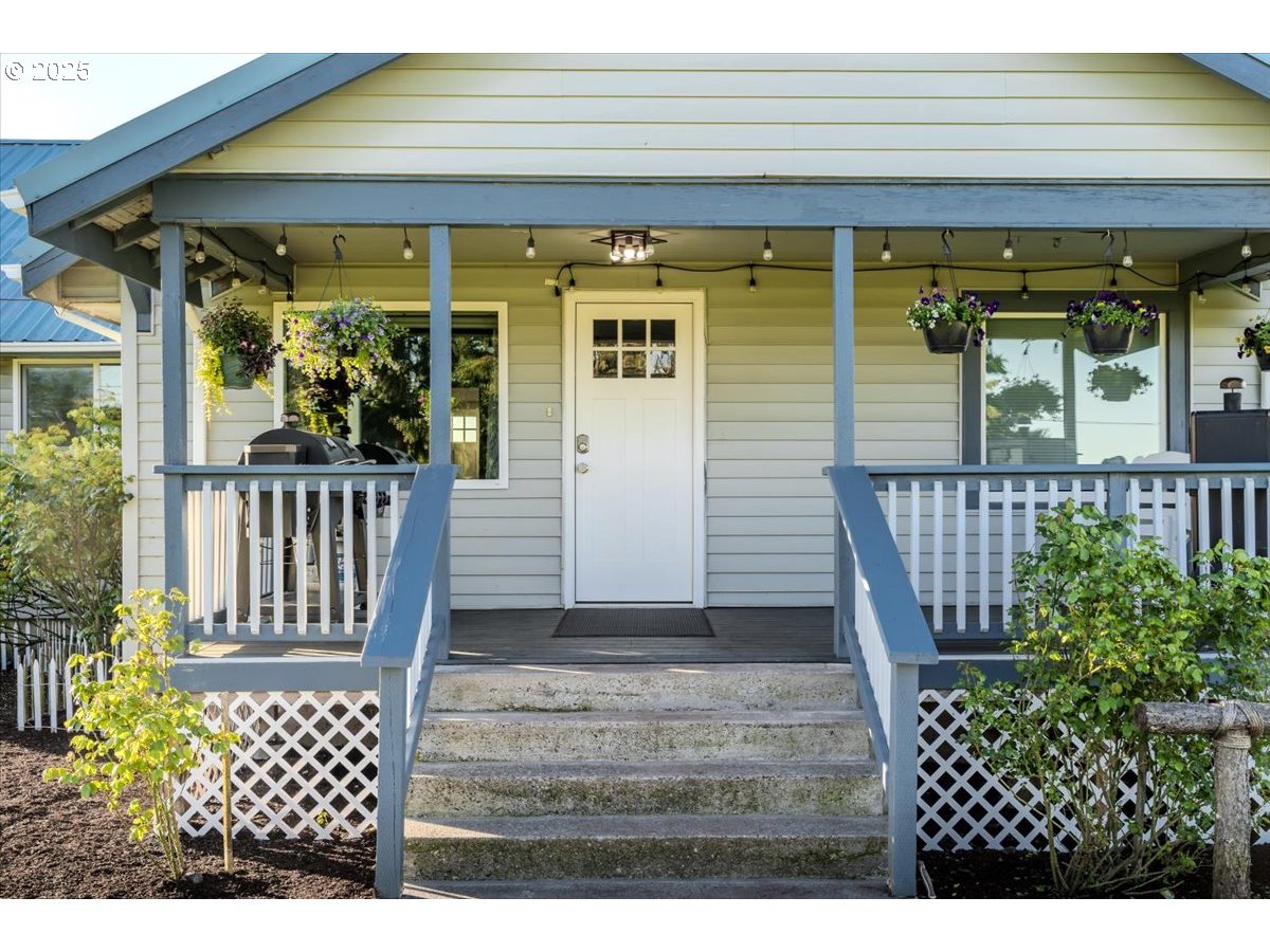 8668 Stayton Road Southeast Turner, OR 97392 - Photo 5 of 42 a front view of a house with a porch