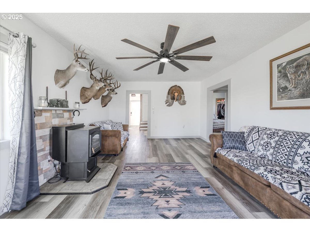 8668 Stayton Road Southeast Turner, OR 97392 - Photo 6 of 42 a living room with furniture and a flat screen tv