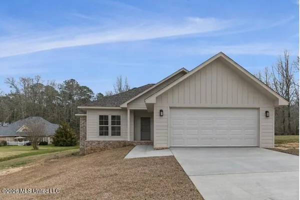 $254,900 | 15 Briar Creek Circle, Laurel, MS 39440