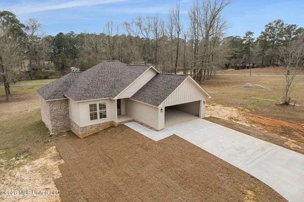 $254,900 | 15 Briar Creek Circle, Laurel, MS 39440