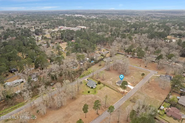 $254,900 | 15 Briar Creek Circle, Laurel, MS 39440