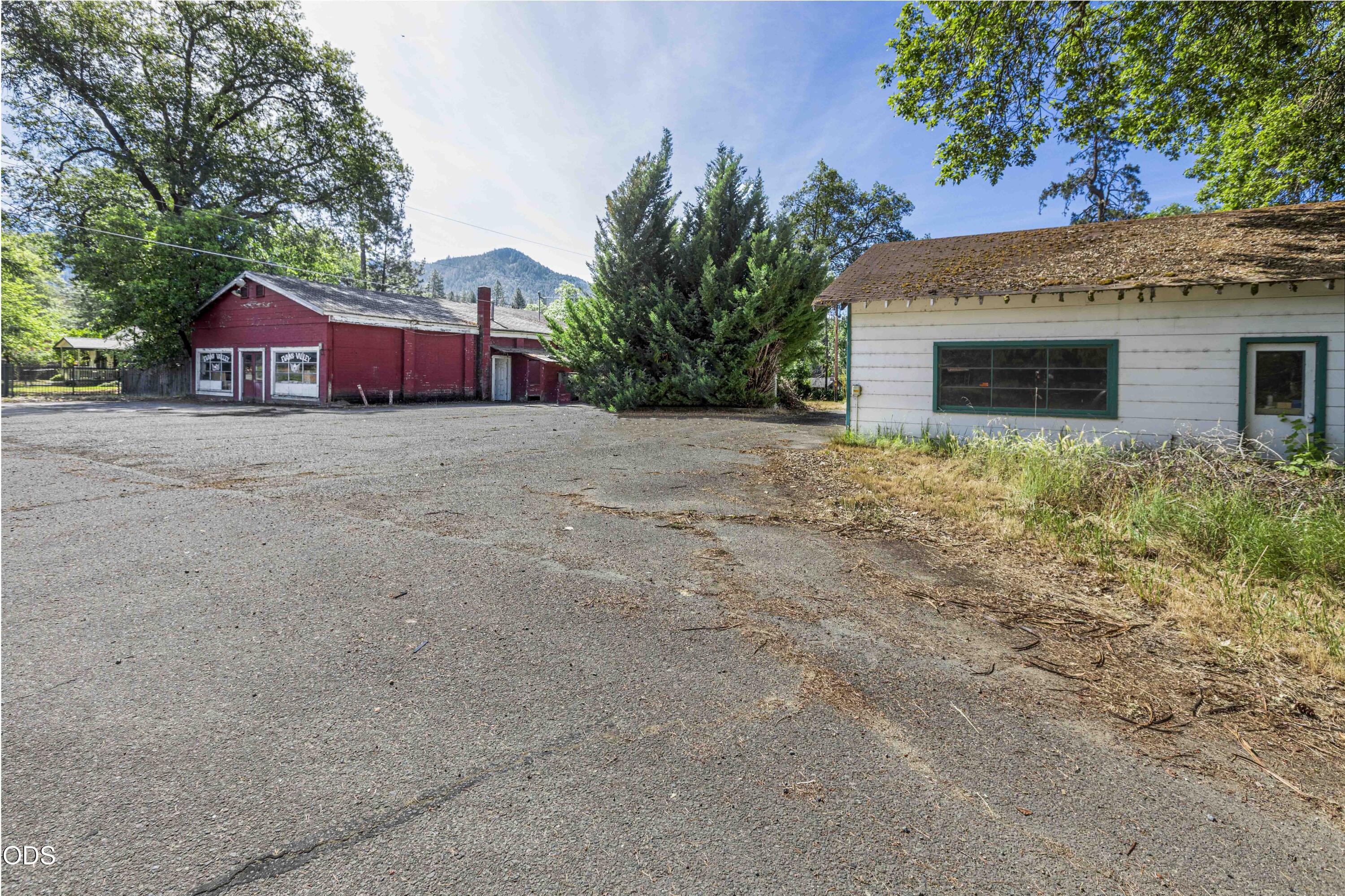 8622 East Evans Creek Road Rogue River, OR 97537 - Photo 6 of 18