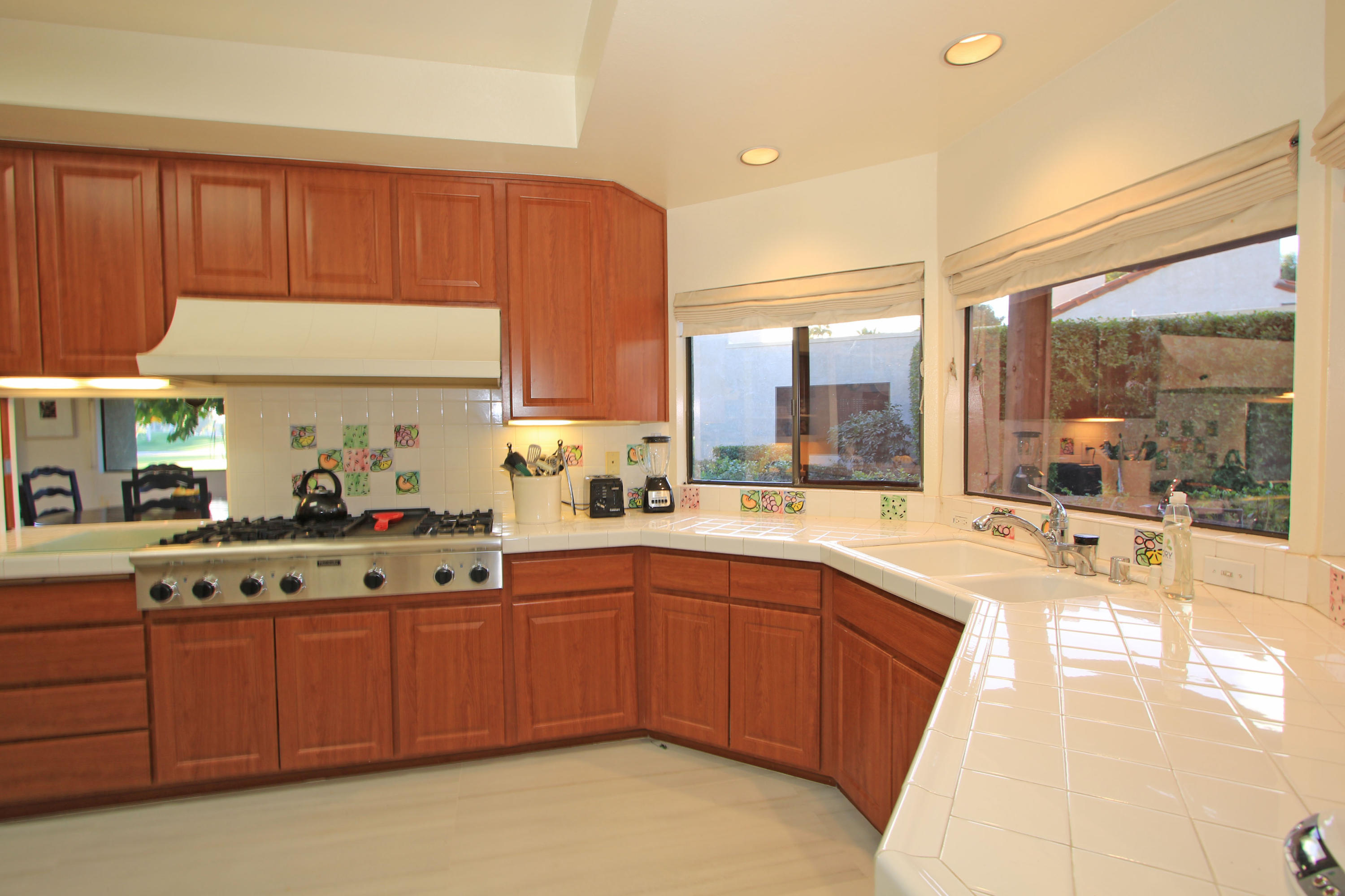 913 Inverness Drive Rancho Mirage, CA 92270 - Photo 18 of 52 a kitchen with a sink and a stove