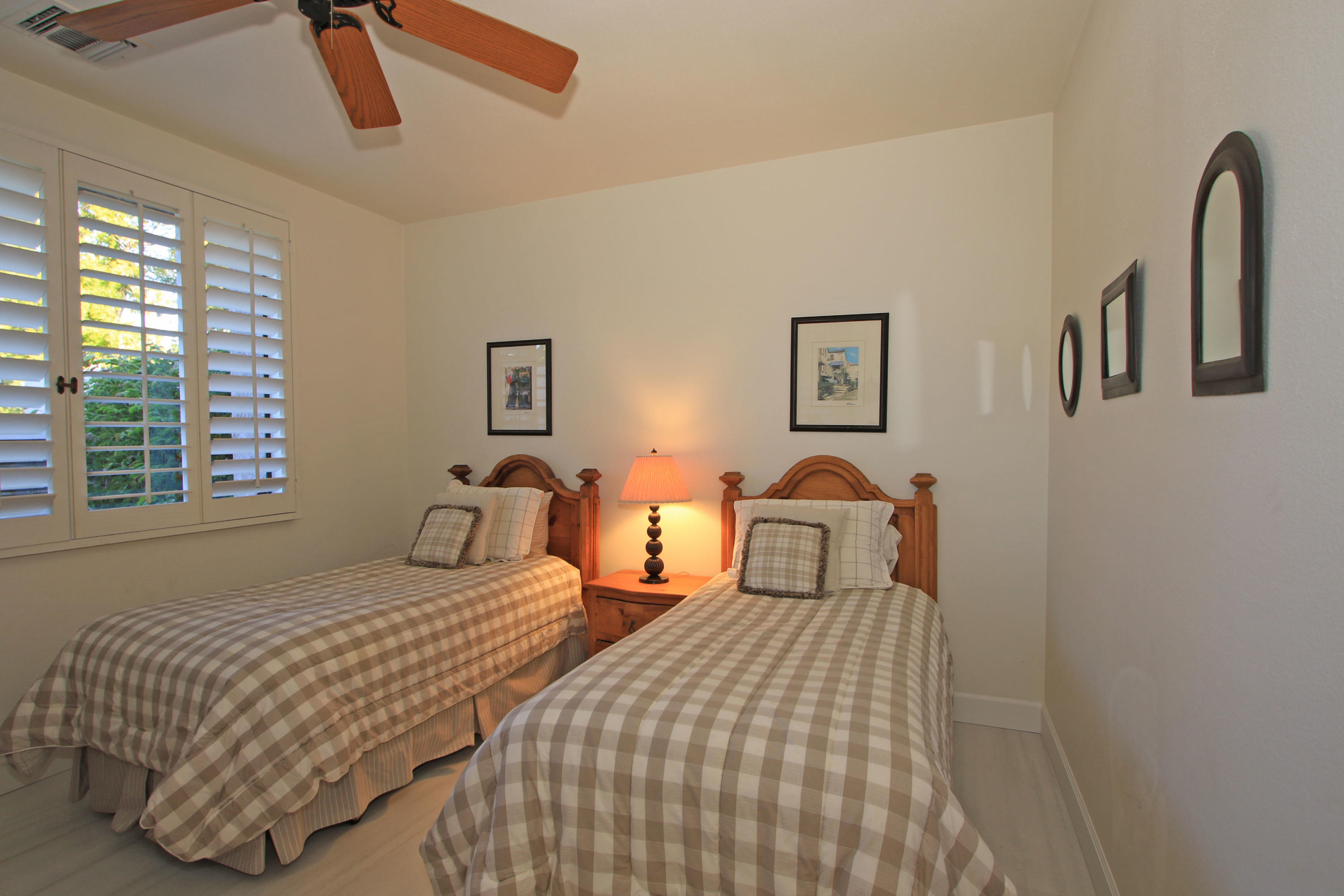913 Inverness Drive Rancho Mirage, CA 92270 - Photo 29 of 52 a bedroom with two beds and painting on the wall