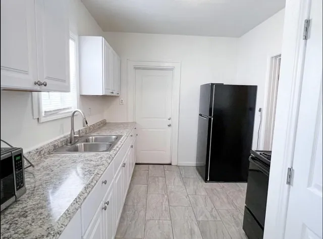 $850 | 11 Norwood Street, Unit 4, Houston, TX 77011