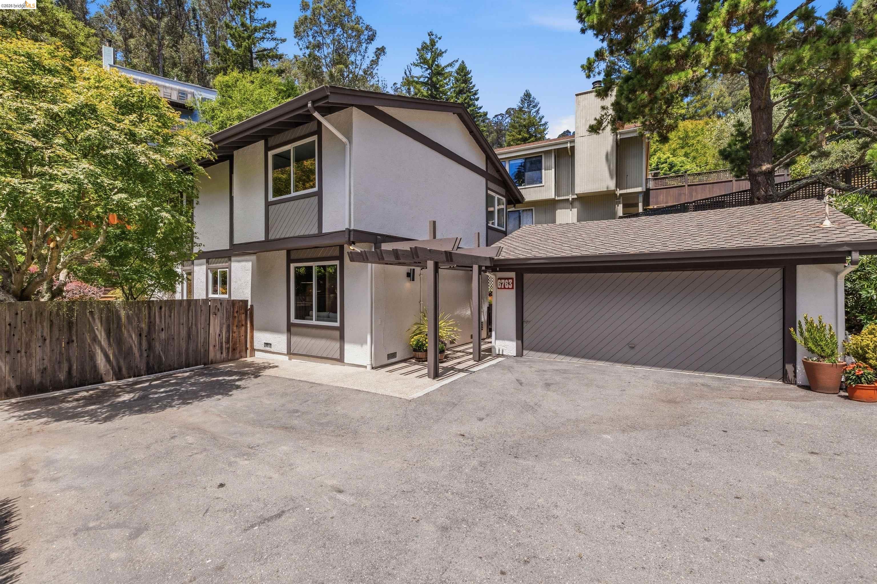 6763 Pinehaven Road Oakland, CA 94611 - Photo 3 of 48