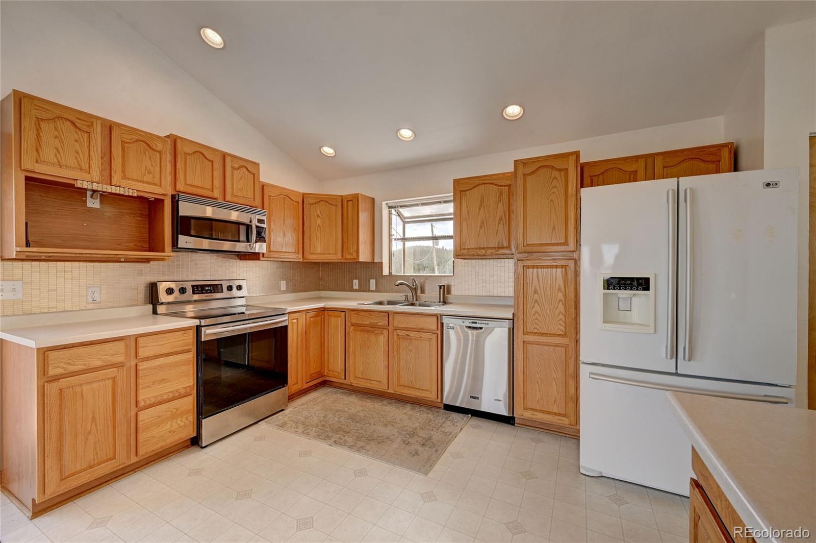932 Rudi Lane Golden, CO 80403 - Photo 8 of 28 Gallery Image 8