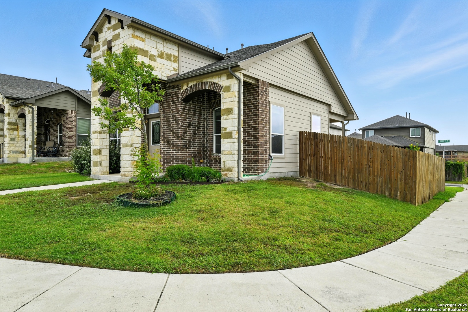 125 Windfield Path San Marcos, TX 78666 - Photo 2 of 38