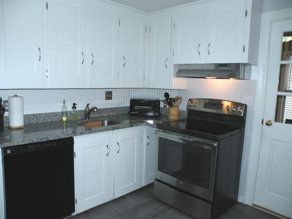 10 Eastlawn Road Portland, ME 04103 - Photo 9 of 31 Kitchen