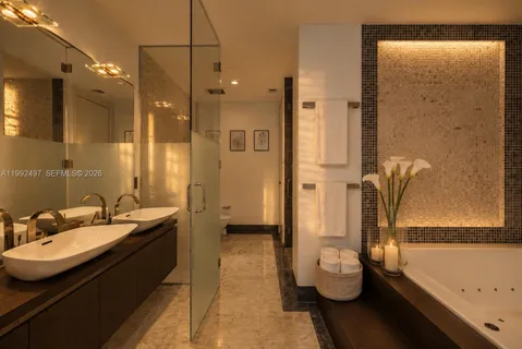 $8,000 | 200 Biscayne Blvd Way, Unit 5009, Miami, FL 33131