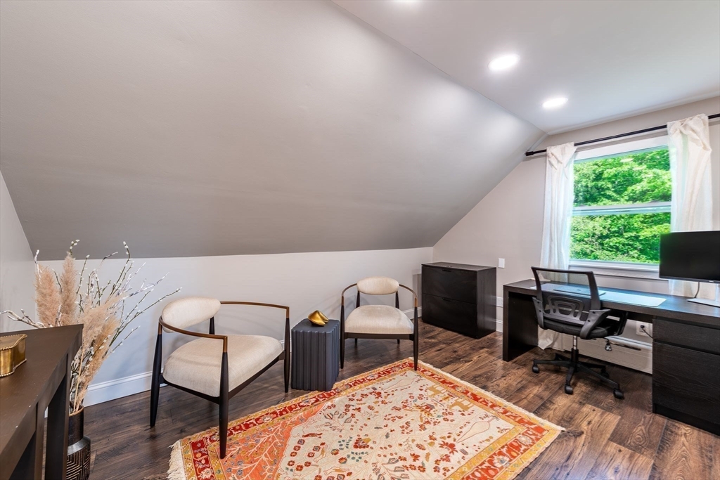 585 Station Road Amherst, MA 01002 - Photo 23 of 42 a living room with furniture