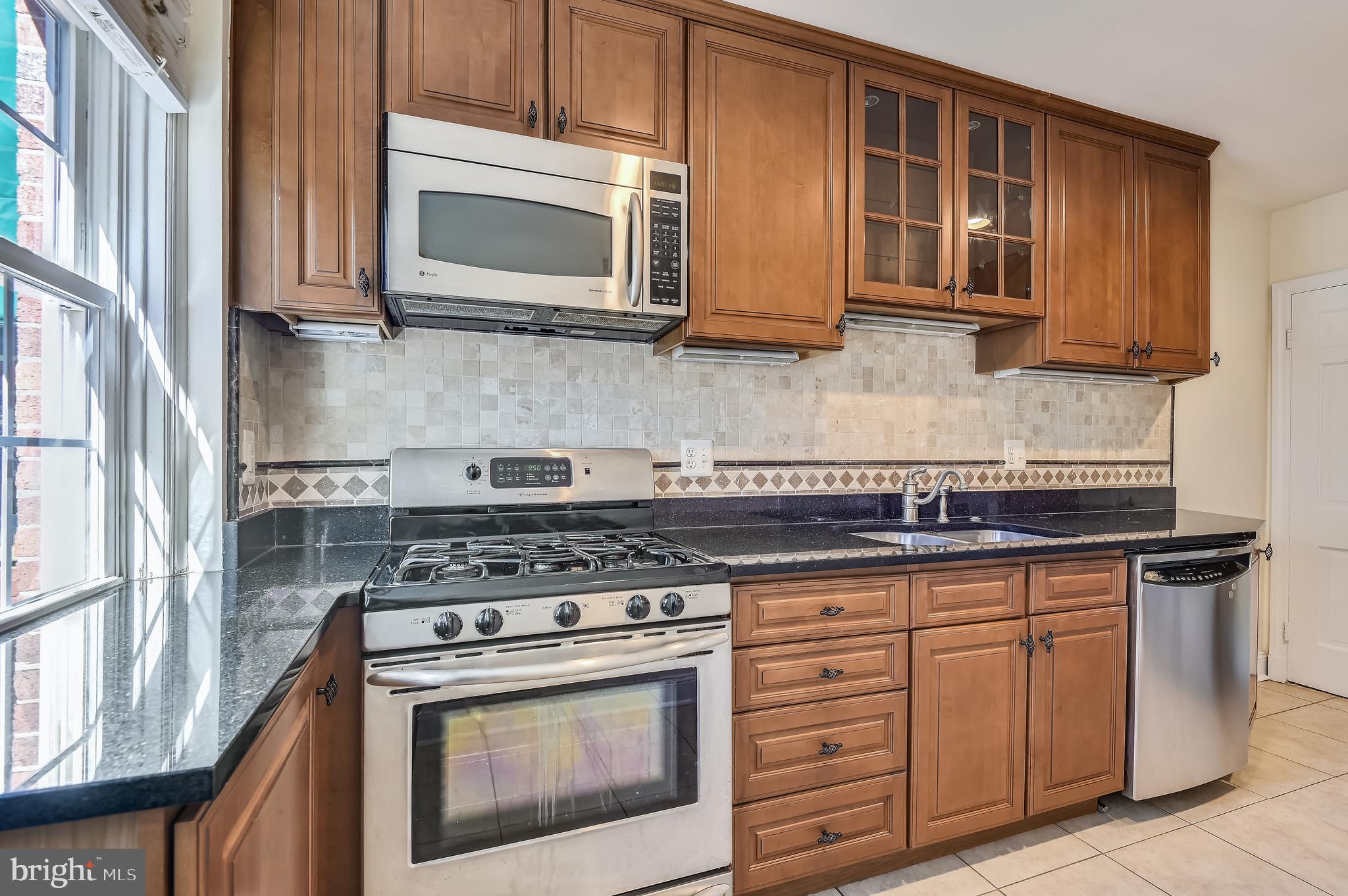 502 Academy Road Baltimore, MD 21228 - Photo 9 of 45 Kitchen