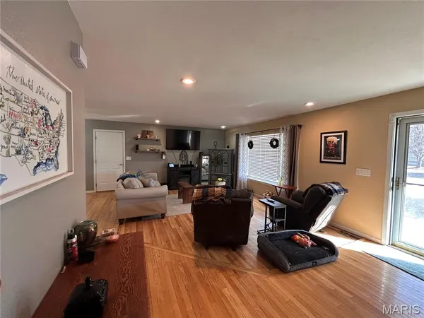 $215,000 | 702 Shenandoah Street, Cuba, MO 65453