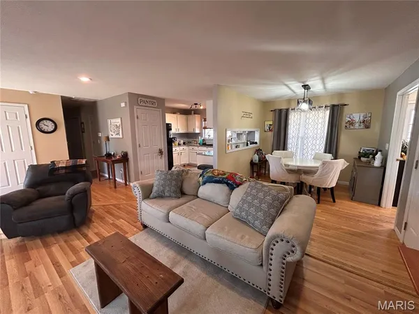 $215,000 | 702 Shenandoah Street, Cuba, MO 65453