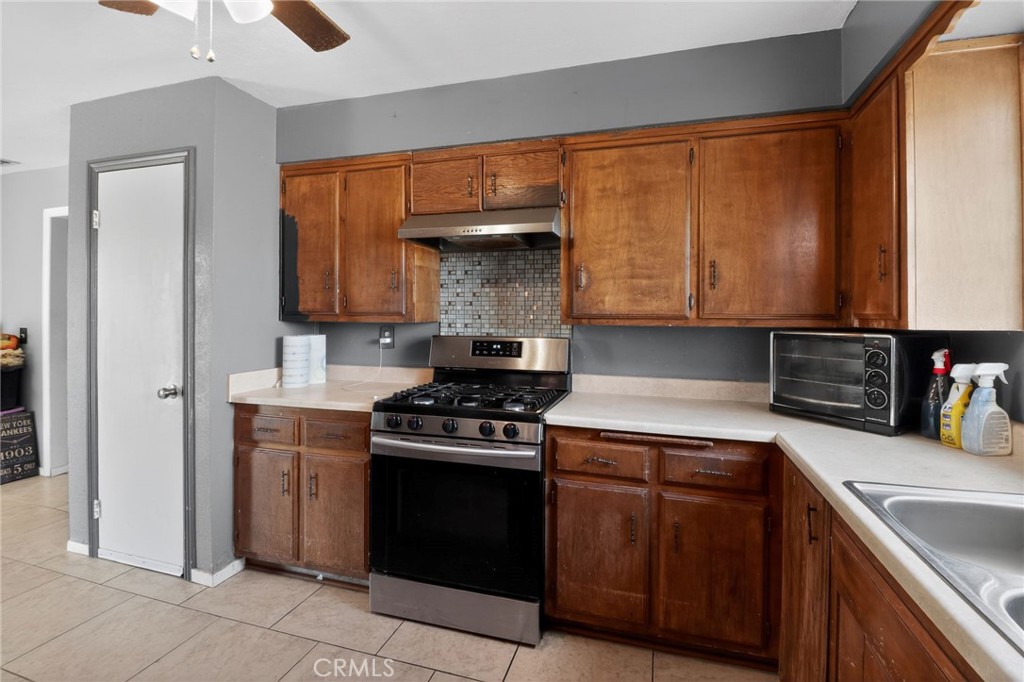21985 Maumee Road Apple Valley, CA 92308 - Photo 17 of 30 a kitchen with stainless steel appliances granite countertop a stove and a sink