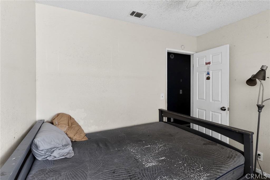 21985 Maumee Road Apple Valley, CA 92308 - Photo 27 of 30 a room with a bed and a dresser