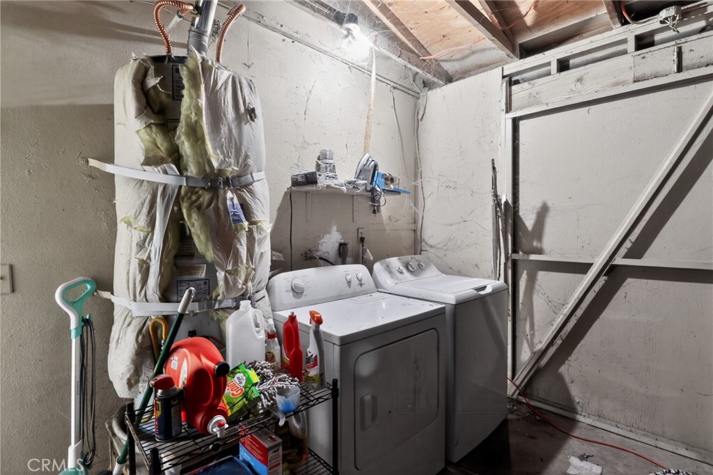 21985 Maumee Road Apple Valley, CA 92308 - Photo 30 of 30 a utility room with dryer and washer