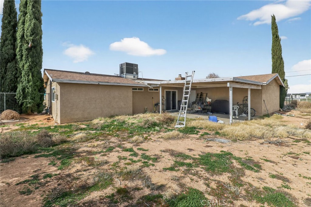 21985 Maumee Road Apple Valley, CA 92308 - Photo 6 of 30 a house view with a backyard space
