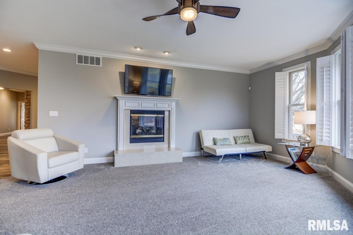 7130 Fulton Road New Berlin, IL 62670 - Photo 6 of 39