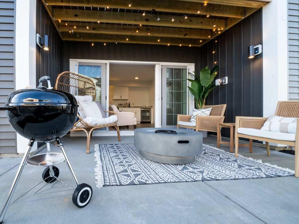 122 Gress Road Cranberry Township, PA 16066 - Photo 3 of 25 a living room with furniture and a mirror