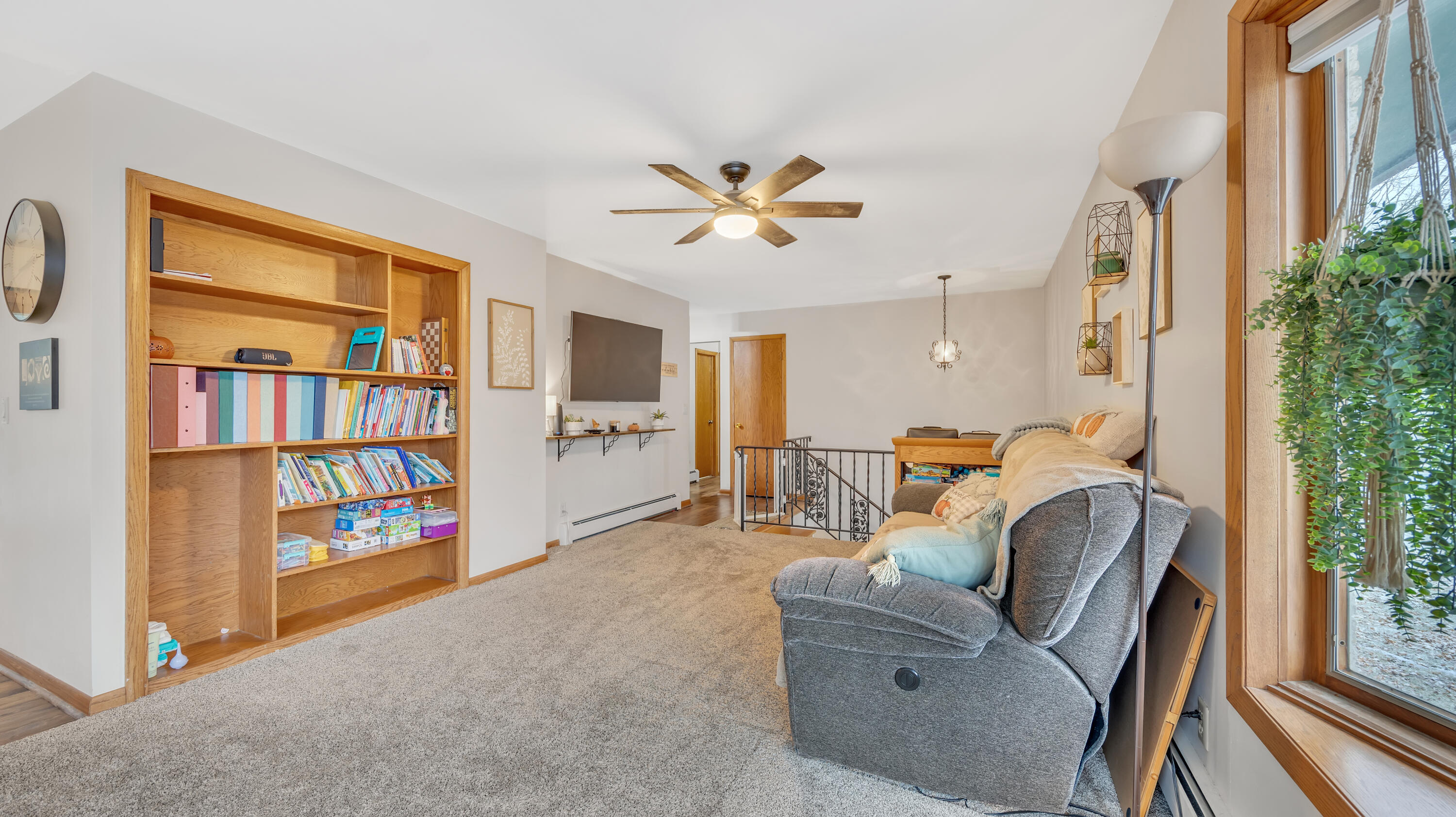 851 Linden Street Cleveland, WI 53015 - Photo 9 of 34 Living Room 1-2