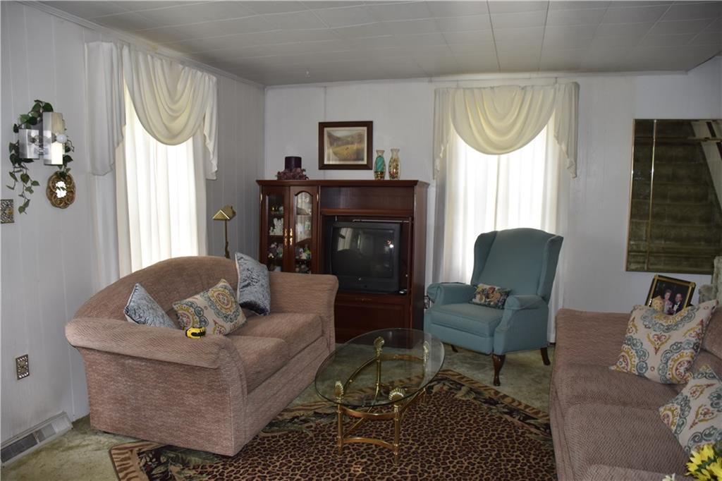 59 Dixon Road Clymer, PA 15728 - Photo 6 of 16