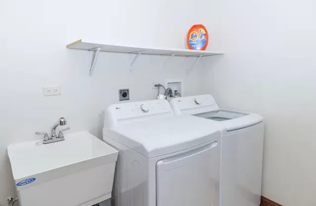 $899,000 | 9439 Corneils Road, Bristol, IL 60512