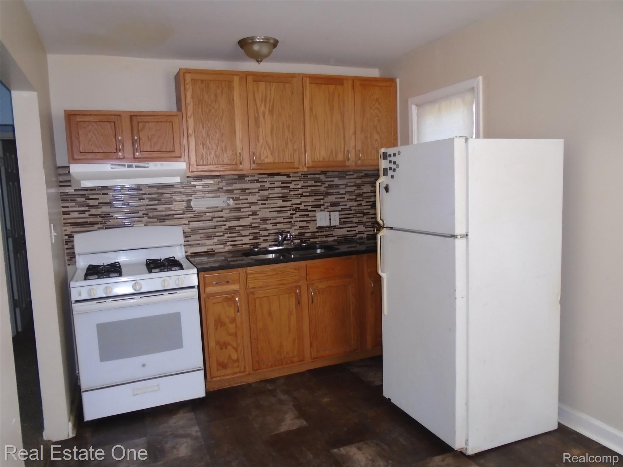 27064 Notre Dame Street Inkster, MI 48141 - Photo 11 of 20 DSC08925.JPG