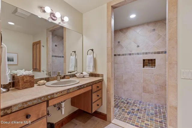 $5,100,000 | 4520 South Threemile Point Road, Coeur D'Alene, ID 83814