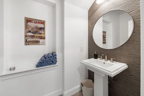 $1,950,000 | 2024 University Club Drive, Austin, TX 78732