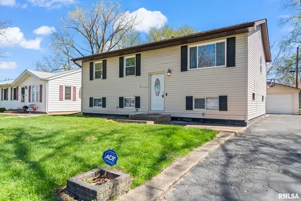 $219,000 | 328 Parkview Drive, Rochester, IL 62563