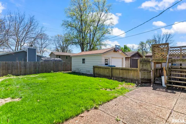 $219,000 | 328 Parkview Drive, Rochester, IL 62563